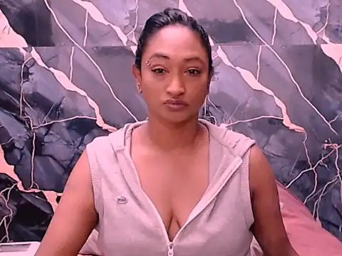 Snapshot of indianspicey chatting on 10-01-25, 10:57 indianspicey online show from 10-01-25, 10:57