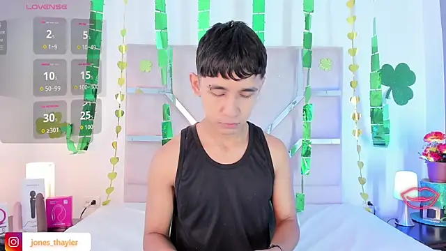 Snapshot of Thayler_jones chatting on 03-12-26, 11:25 Thayler jones online show from 03-12-26, 11:25