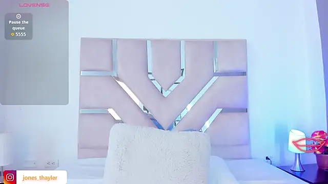 Snapshot of Thayler_jones chatting on 03-31-26, 11:12 Thayler jones online show from 03-31-26, 11:12