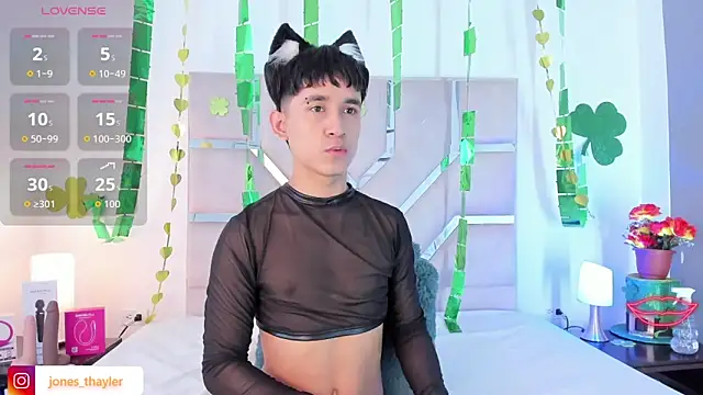 Snapshot of Thayler_jones chatting on 03-13-26, 11:15 Thayler jones online show from 03-13-26, 11:15