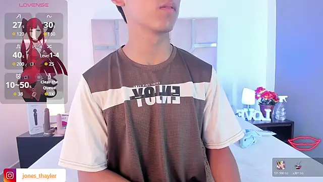 Snapshot of Thayler_jones chatting on 01-19-26, 11:14 Thayler jones online show from 01-19-26, 11:14