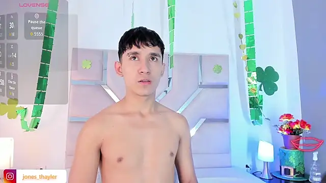 Snapshot of Thayler_jones chatting on 03-25-26, 11:09 Thayler jones online show from 03-25-26, 11:09