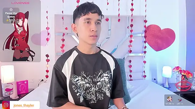 Snapshot of Thayler_jones chatting on 02-19-26, 11:18 Thayler jones online show from 02-19-26, 11:18