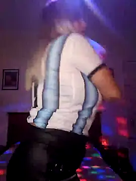 Snapshot of DesireSatler chatting on 06-20-26, 04:17 DesireSatler online show from 06-20-26, 04:17