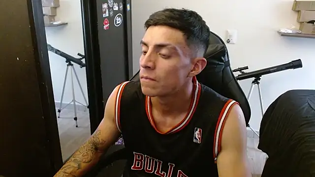 kv   xxx  online show from 04-12-26, 06:00