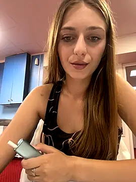 Snapshot of AdissonLane chatting on 09-23-25, 04:25 AdissonLane online show from 09-23-25, 04:25