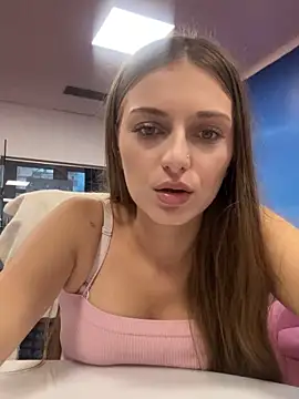 Snapshot of AdissonLane chatting on 09-19-25, 04:33 AdissonLane online show from 09-19-25, 04:33