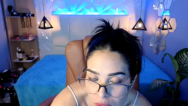 Snapshot of AlessiaVal_ chatting on 11-12-25, 02:54 AlessiaVal online show from 11-12-25, 02:54