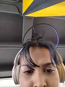 Snapshot of AlessiaVal_ chatting on 05-18-26, 05:18 AlessiaVal online show from 05-18-26, 05:18