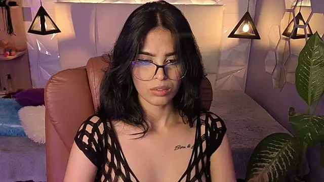 Snapshot of AlessiaVal_ chatting on 01-13-26, 02:21 AlessiaVal online show from 01-13-26, 02:21