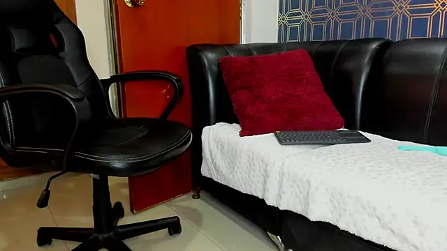 yulianademond66 online show from 03-11-25, 11:15