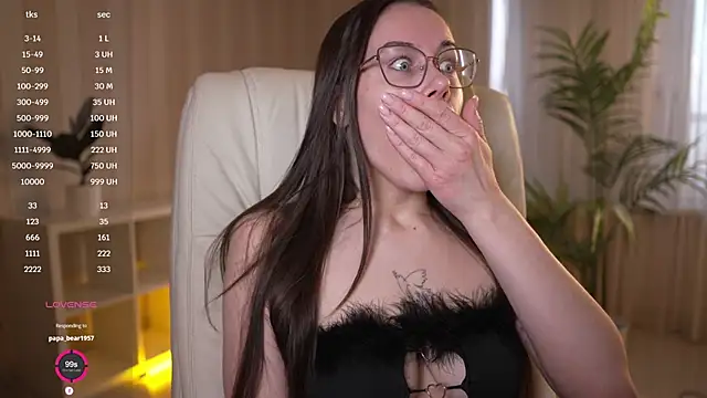 Snapshot of avelyssa chatting on 03-10-25, 02:37 avelyssa online show from 03-10-25, 02:37