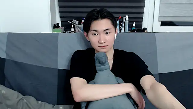 Miram Yu online show from 01-26-25, 03:06