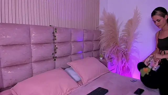 HannaRhodes online show from 07-08-26, 02:18