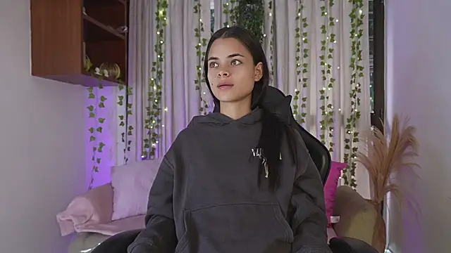 HannaRhodes online show from 12-01-25, 12:50