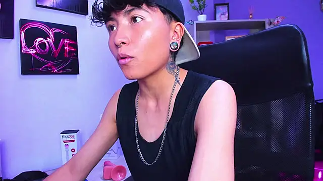 Im Mathias online show from 10-29-25, 03:38