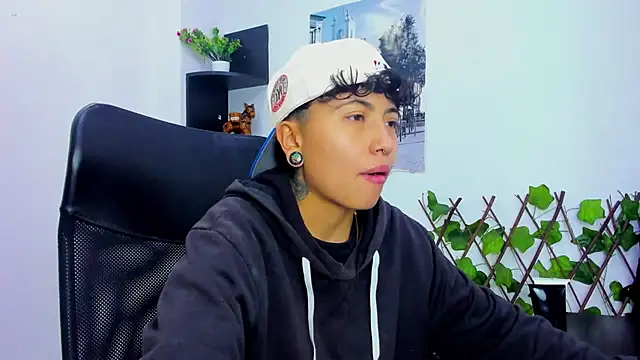 Im Mathias online show from 11-08-25, 04:16