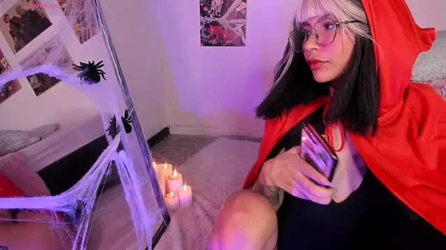 Luna-Chann online show from 10-22-25, 08:30