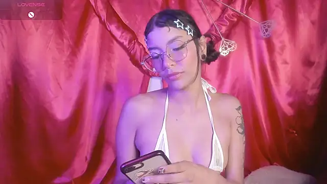 Snapshot of Luna-Chann chatting on 02-15-26, 09:25 Luna-Chann online show from 02-15-26, 09:25