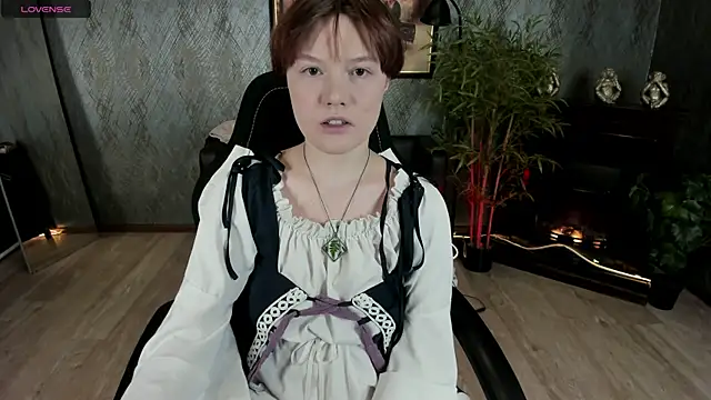 Snapshot of DreamyLuna chatting on 11-28-25, 09:04 DreamyLuna online show from 11-28-25, 09:04