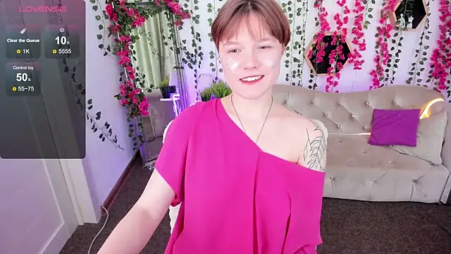 Snapshot of DreamyLuna chatting on 12-02-25, 08:21 DreamyLuna online show from 12-02-25, 08:21