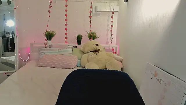 DreamyLuna online show from 10-09-25, 08:53