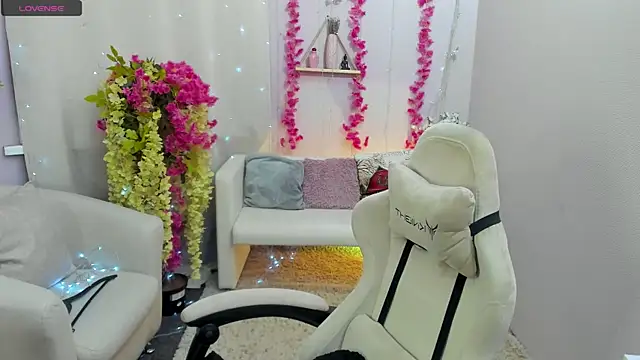 DreamyLuna online show from 09-27-25, 08:04