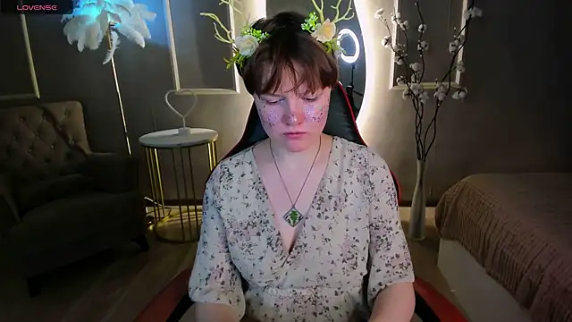 Snapshot of DreamyLuna chatting on 11-30-25, 08:42 DreamyLuna online show from 11-30-25, 08:42