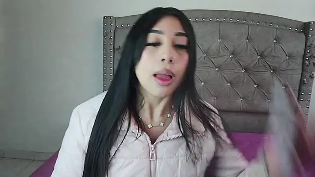 Nesuko kamado  online show from 12-15-25, 11:27