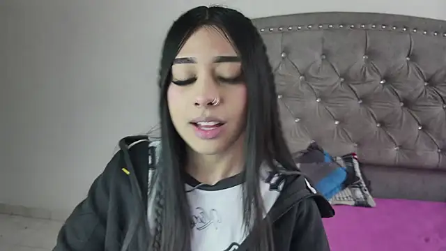 Nesuko kamado  online show from 11-26-25, 12:38