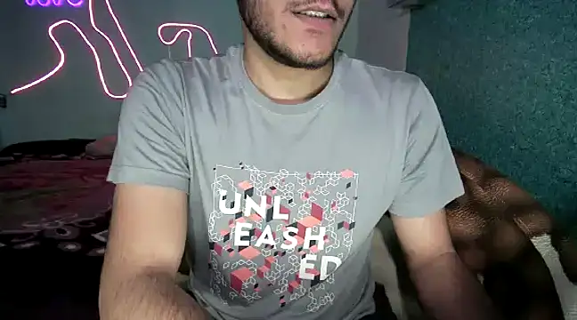 Snapshot of hunter_boy chatting on 01-14-25, 07:21 hunter boy online show from 01-14-25, 07:21