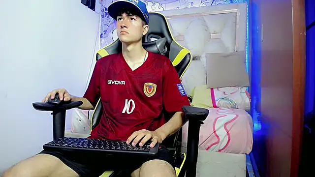 johnny cagee online show from 11-26-25, 04:23