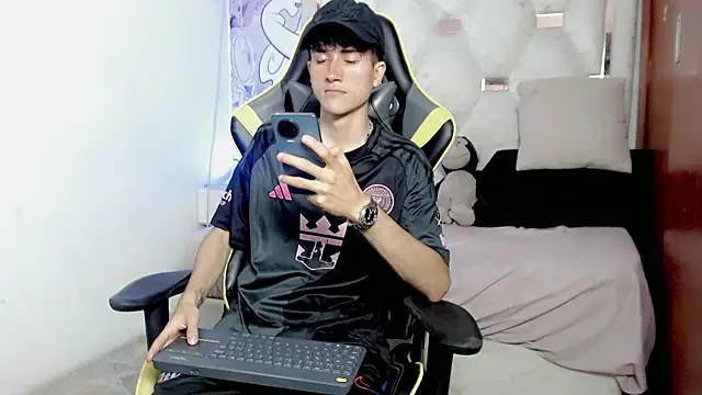 johnny cagee online show from 01-13-26, 03:32