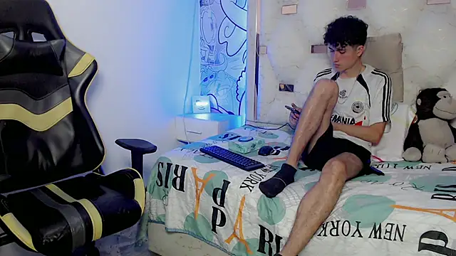 johnny cagee online show from 11-17-25, 05:33