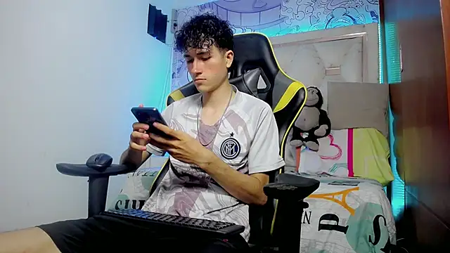 johnny cagee online show from 11-23-25, 05:06