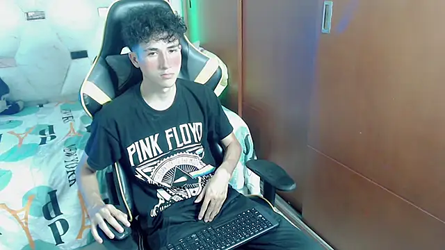 johnny cagee online show from 11-18-25, 03:32