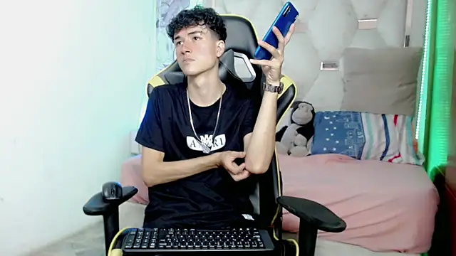 johnny cagee online show from 12-18-25, 03:33