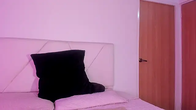 julz 03 online show from 10-18-25, 07:38