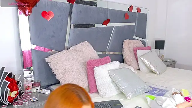 Snapshot of Alba_Grey chatting on 02-26-25, 10:36 Alba Grey online show from 02-26-25, 10:36