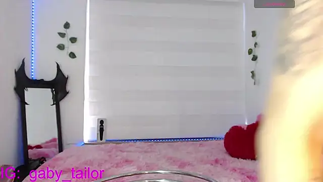 Snapshot of Gaby_Tailor chatting on 09-28-25, 10:06 Gaby Tailor online show from 09-28-25, 10:06