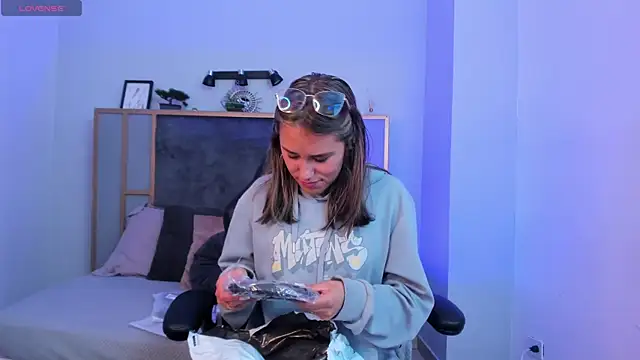  Sophie  miller online show from 10-11-25, 05:03