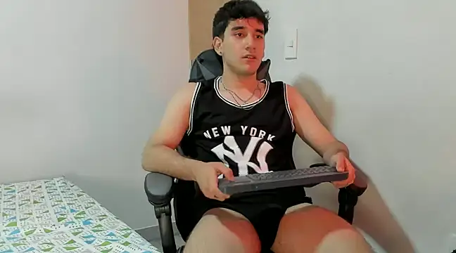 Snapshot of leo030809 chatting on 12-07-24, 02:47 leo030809 online show from 12-07-24, 02:47