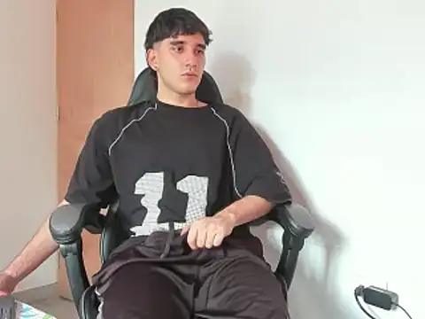 Snapshot of leo030809 chatting on 03-20-25, 06:53 leo030809 online show from 03-20-25, 06:53