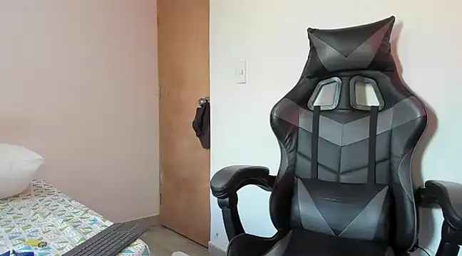 Snapshot of leo030809 chatting on 03-19-25, 02:46 leo030809 online show from 03-19-25, 02:46