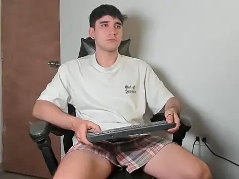 Snapshot of leo030809 chatting on 03-02-26, 12:44 leo030809 online show from 03-02-26, 12:44