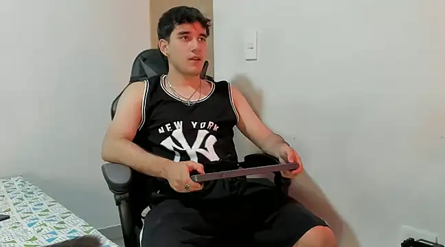 Snapshot of leo030809 chatting on 12-06-24, 11:41 leo030809 online show from 12-06-24, 11:41