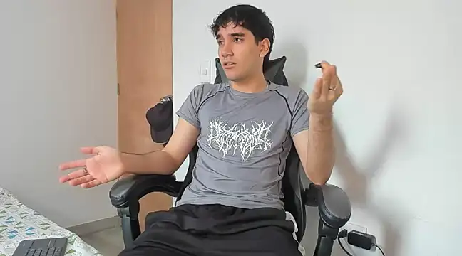 Snapshot of leo030809 chatting on 03-15-25, 04:32 leo030809 online show from 03-15-25, 04:32