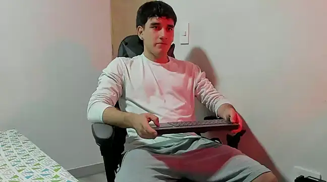 Snapshot of leo030809 chatting on 12-06-24, 01:13 leo030809 online show from 12-06-24, 01:13