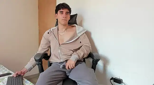 Snapshot of leo030809 chatting on 03-19-25, 05:50 leo030809 online show from 03-19-25, 05:50