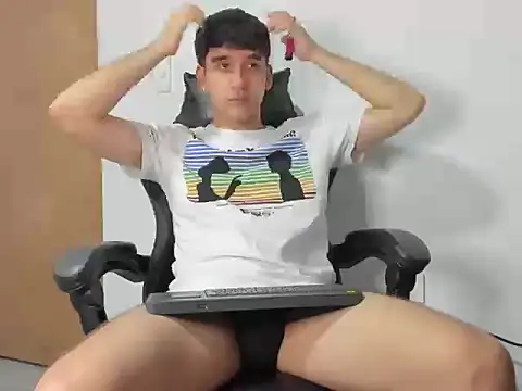 Snapshot of leo030809 chatting on 11-11-25, 04:18 leo030809 online show from 11-11-25, 04:18